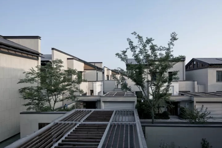 项目中公共空间与私密空间相互嵌套，空间感触丰硕